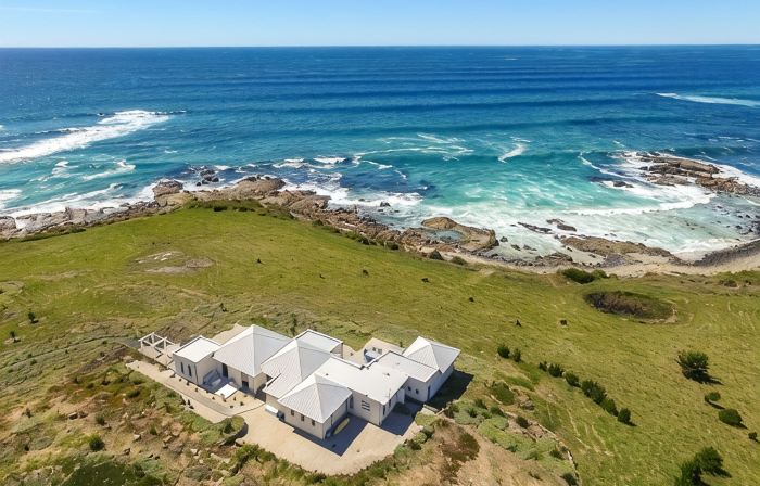 Saltwater - Absolute Oceanfront, Hot Tubs, Sauna, Fire Pits