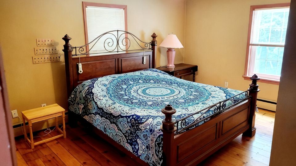 Happy Valley retreat - whole house, large living room, EV charger