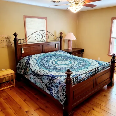 Happy Valley retreat - whole house, large living room, EV charger