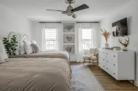 The White Colonial.  Minutes to Downtown Franklin. - 3성급