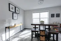 Modern, Spacious Whole Unit Traveler's Home! - บังกะโล