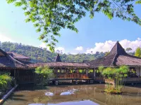 Sindang Reret Hotel & Restaurant Ciwidey Hotels in Pasirjambu