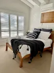 Absolute lake front - lie in bed & listen to the fish jump! - Balkoner