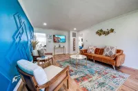 Modern 2Bdrm Westchester Home with brand-new out door HOT TUB - Homestays