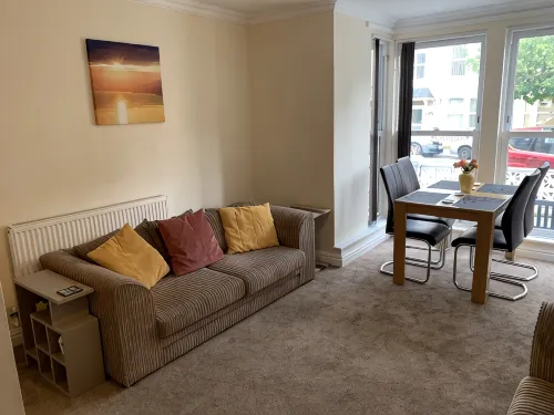 Ground floor, newly renovated  modern central located apartment close to beach - Apartments