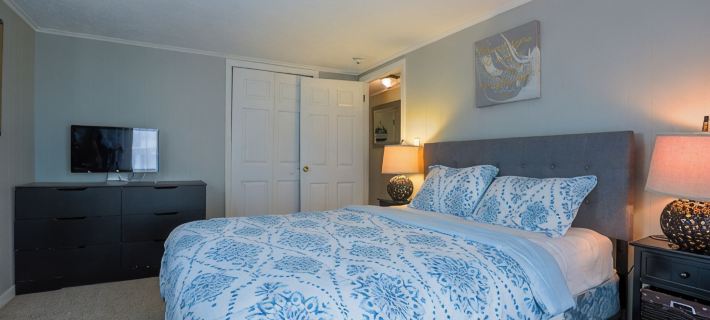 Cozy Costal Retreat in the heart of Groton's charming beach community, グロトンのホテル
