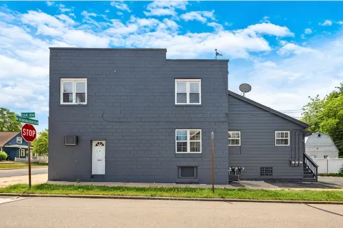 Luxury Downtown Retreat - Prime Spot - Sleeps 6 - Homestays