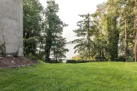 Vacation apartment directly on the lake with private access. - Boutique