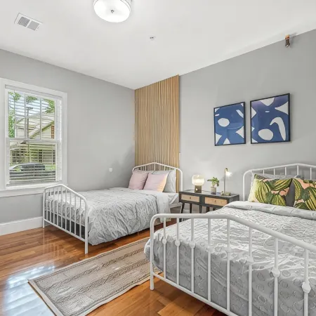 Modern home-like 3BR2BA Retreat/Minutes to T