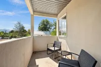 Modern House, Fully Fenced, Private Balcony, Fire Pit, Close to Ski Resorts - Wifi