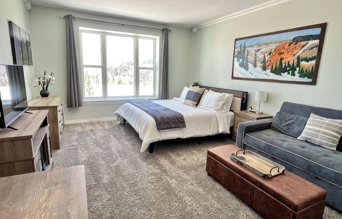 COZY Updated Studio-KING bed, kitchenette-Pool/Spa/Sauna