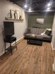 Cozy Basement Apartment (With Private Entrance) - Wifi