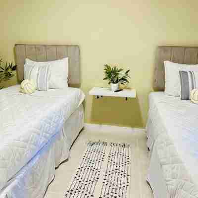 Falcon Oceanviews 4br Penthouse/Free Airport Transport/Security/Gated Rooms