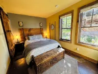 Location •Beautiful •Amazing •Views •Steam Shower •2 Blks to Elk •Dog Friend - 4-Star