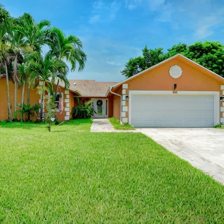 Make yourself at home in Delray Beach!!<br><br><br>