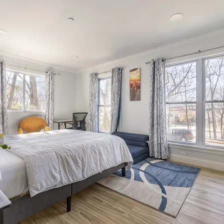 Modern 4BD/3BA w/Parking & deck & 29 min>NYC
