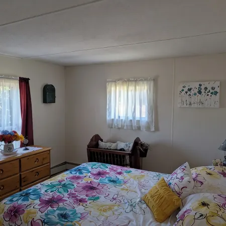 Cozy 2-Bedroom Home Salem NY. Close to Saratoga, Lake George NY & Vermont, AC