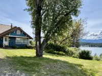 New! Charming Blue Haven Cottage with Amazing Lake Pend Oreille Views! - 4つ星