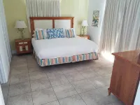 "Infinity Poolside" - Ocean Villa 2 BR / 3 BA - 3-Star