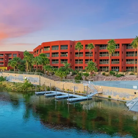 3 BDR Riverfront Resort w/pool, spa, dock & launch!