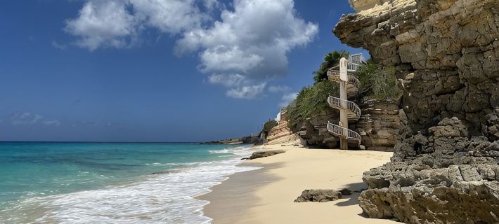 Cupecoy ocean view 2BR condo - pools/private beach Hotéis em Lowlands