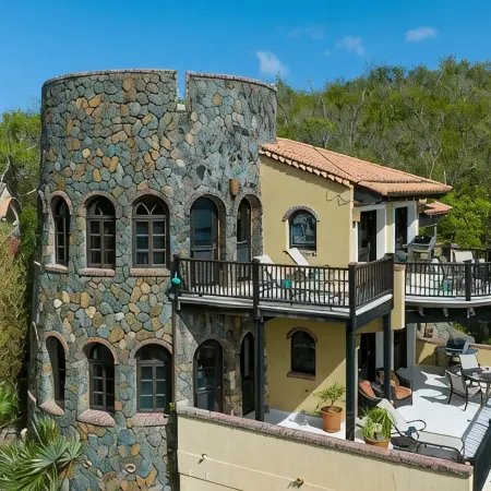Peter Bay Gatehouse