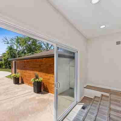 Family fun-house w/POOL & Game Room, 5 min from Airport and Rosement attractions Others