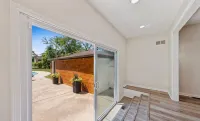 Family fun-house w/POOL & Game Room, 5 min from Airport and Rosement attractions - Pools