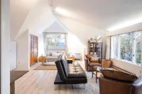 Airy Studio with Lake Access & Views, AC, 5Min to Downtown - Homestays