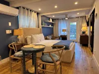 SIESTA KEY, BLUE ROMANTIC DREAM! 100 FEET TO THE  BEACH!