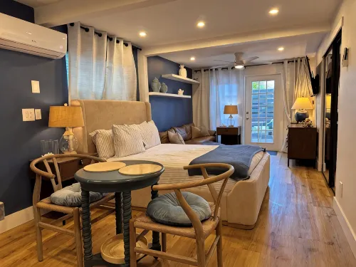 SIESTA KEY, BLUE ROMANTIC DREAM! 100 FEET TO THE  BEACH! - Wifi