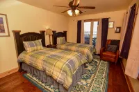 Lakeside Luxury, Gated, Firepit, Dock, Kayaks & Paddleboards - 4-Star