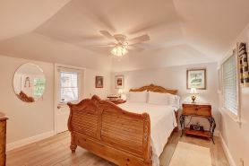 Bob’s Beach House cottage bungalow, Just walk Steps To The Beach!