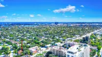 近海灘及商店+恆溫泳池!超大精品度假屋! - 私人泳池