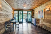 Refined Lake Retreat on Lake Fork in Emory, TX, fishing, kayaking, antiquing - Homestays