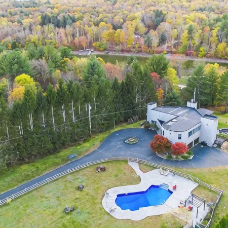 Lakefront Paradise: Views, Heated Pool, Games! Summer & Winter Fun For Everyone!