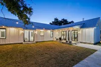 The Luxe on Main is an Ultra-Modern, Trendy New Construction in Downtown BSL. - Wifi