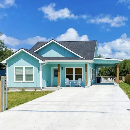 NEW 3BR/2B home w/ fenced yard - Dog & EV friendly