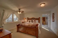 Big Sky Retreat - Incredible Mountain Views! Hike, golf, relax and unplug! - Wifi