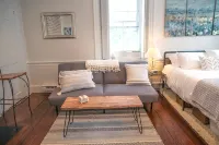 ♥ Historic Studio Minutes to Salem+Beaches Old Town Marblehead Private Parking ♥ - Wifi