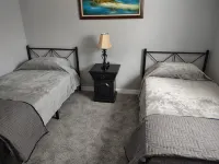 Newly remolded Lodge close to public boat ramps , beach and fishing charters. - Wifi