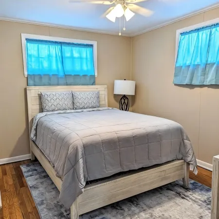 Cozy, Spacious, Great Location to amenities