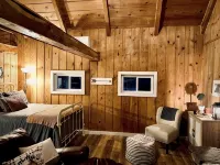 Tranquil Log Cabin adjacent to Mark Twain National Forest + minutes to the river - 3-Star