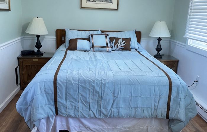 Waterfront Waterport Cottage<br loading=