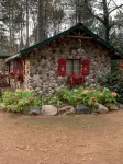 Cozy 3 Season Cabin with Gas Fireplace Heated Floors One Bedroom Studio - Boutique