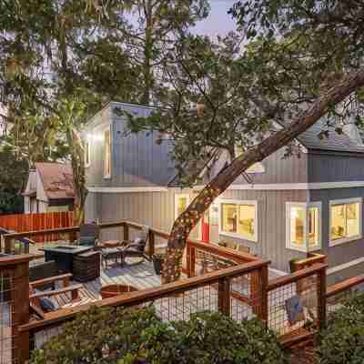 Charming Cambria Retreat w HotTub, Sleeps 8, FirePit, 5 min to Coast/Main St Hotel Exterior