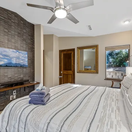 Slippery Rock Vacation Home - sleeps 9