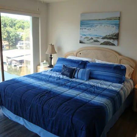 Lake of the Ozarks Indian Pointe 2 bedroom vacation condo with amazing views!!