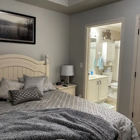 6109 Towers, Beautiful Condo! Quiet! Elevators, Indoor/Outdoor Pools. Free Wifi