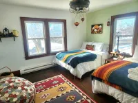 The Odd Dog Retreat w/HotTub, Kayaks, Bikes, Games - breakfast